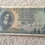 1952 South Africa One Pound (Een Pond) Pick B139 MH De Kock SN 352547 Circulated
